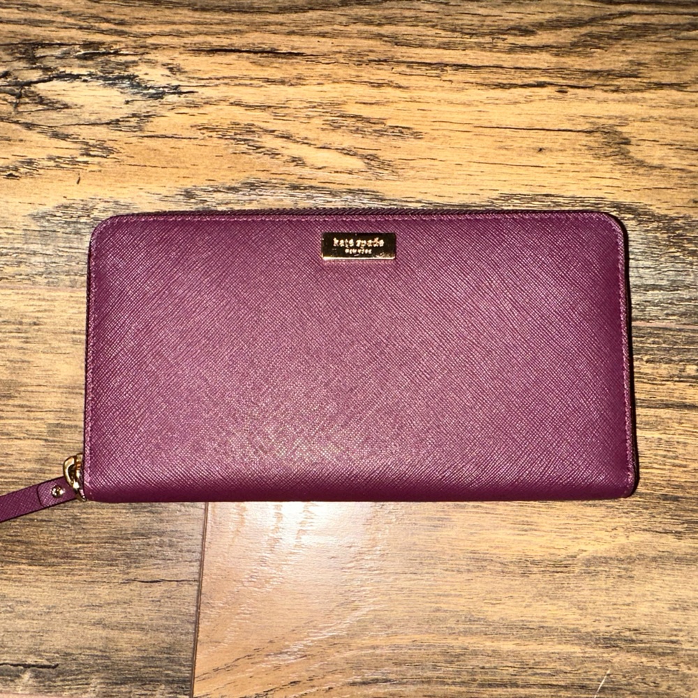 EUC Kate spade burgundy wallet